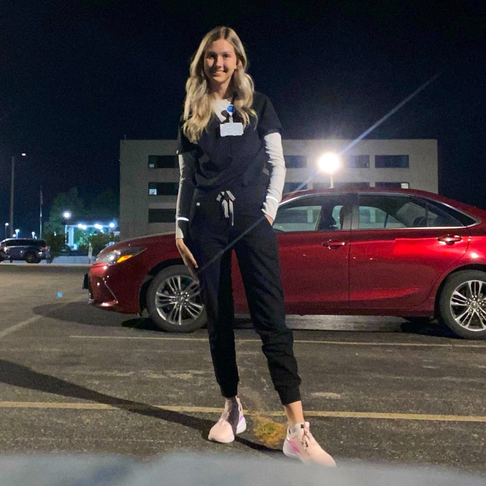 Meet your Posher, Laura